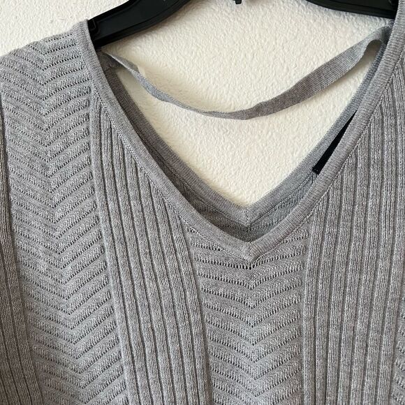 GNW Women knit Gray Bell sleeves sweater sz M - Picture 4 of 6